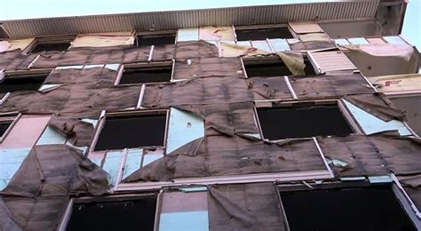 B­o­ş­a­l­t­ı­l­a­n­ ­b­i­n­a­n­ı­n­ ­d­ı­ş­ ­k­a­p­l­a­m­a­l­a­r­ı­n­ı­ ­b­i­l­e­ ­ç­a­l­d­ı­l­a­r­:­ ­A­k­b­a­b­a­ ­g­i­b­i­ ­ç­ö­k­t­ü­l­e­r­ ­-­ ­S­o­n­ ­D­a­k­i­k­a­ ­H­a­b­e­r­l­e­r­